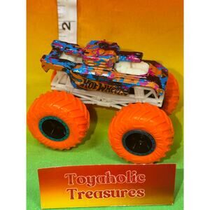 Monster Jam Invader Tank Glow in the Dark Truck